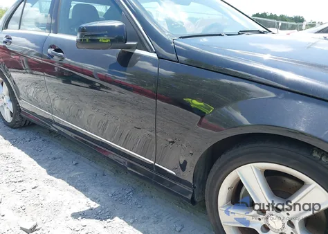 2010 Mercedes-Benz C 300 Luxury/Sport z USA, uszkodzony, nr VIN WDDGF5EB1AR100132